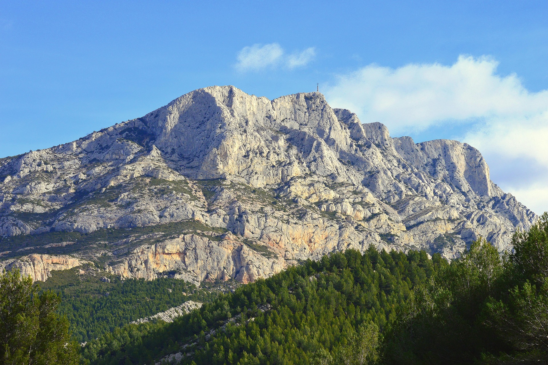 Montagne Sainte-Victoire vue du ciel