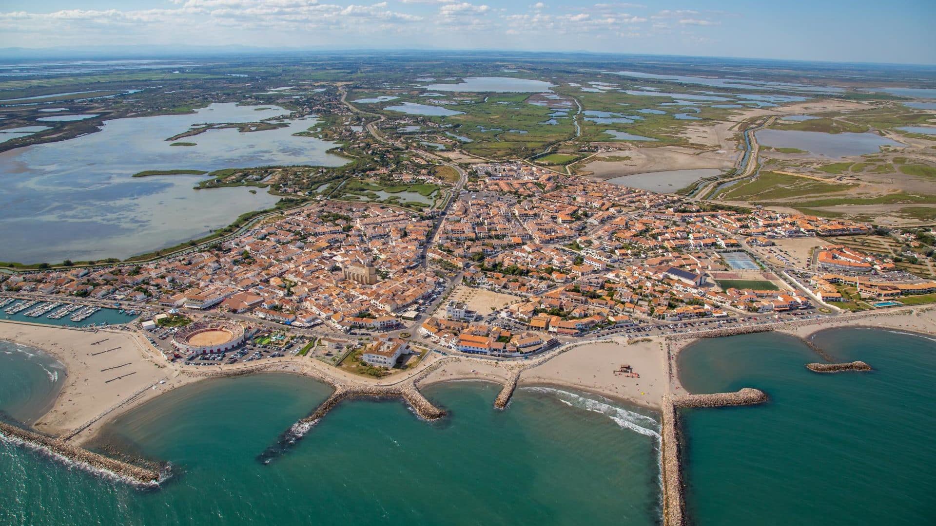 Plages et lagunes camarguaises vues du ciel