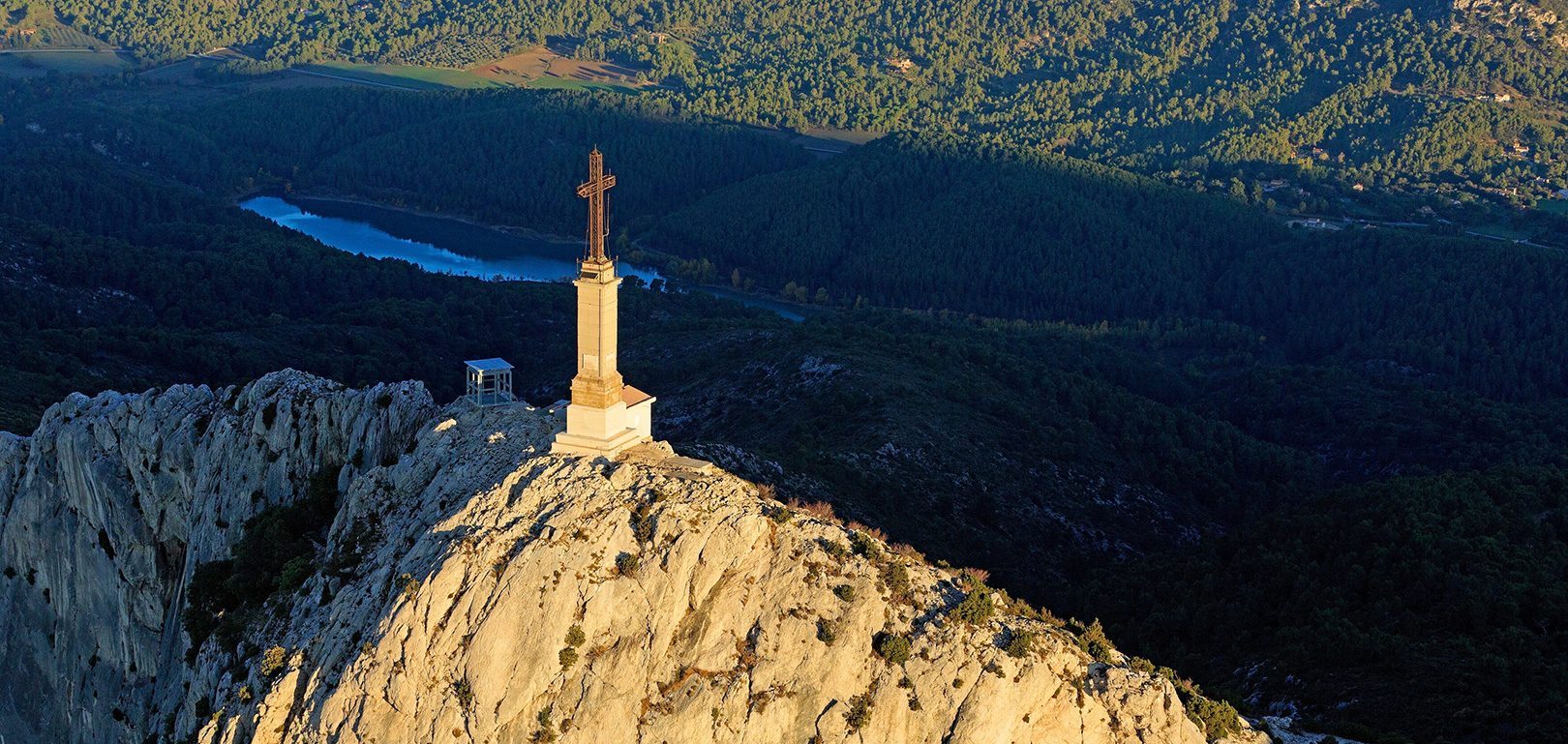 Vignobles et oliviers autour de la Sainte-Victoire